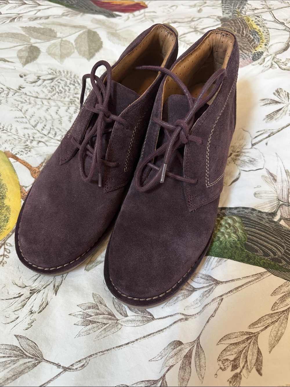 Clarks women’s Un Astin 7.5 Deep Burgundy/purple suede  boots